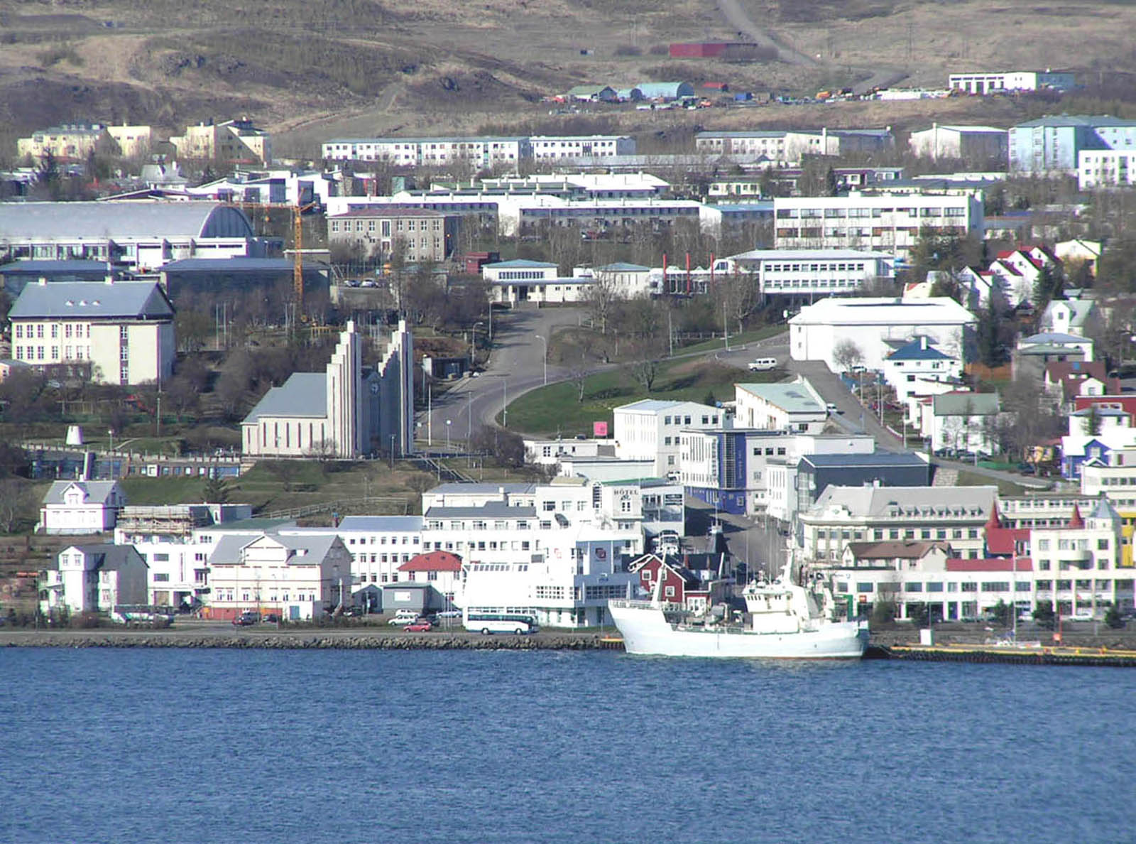 Widok na centrum miasta Akureyri.